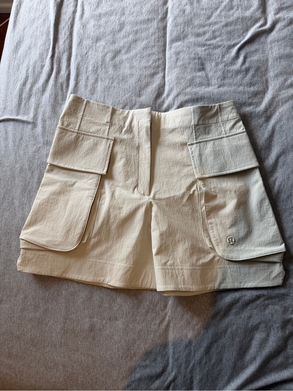 Lululemon Relaxed-Fit Super-High-Rise Cargo Short 4 - Picture 4 of 6